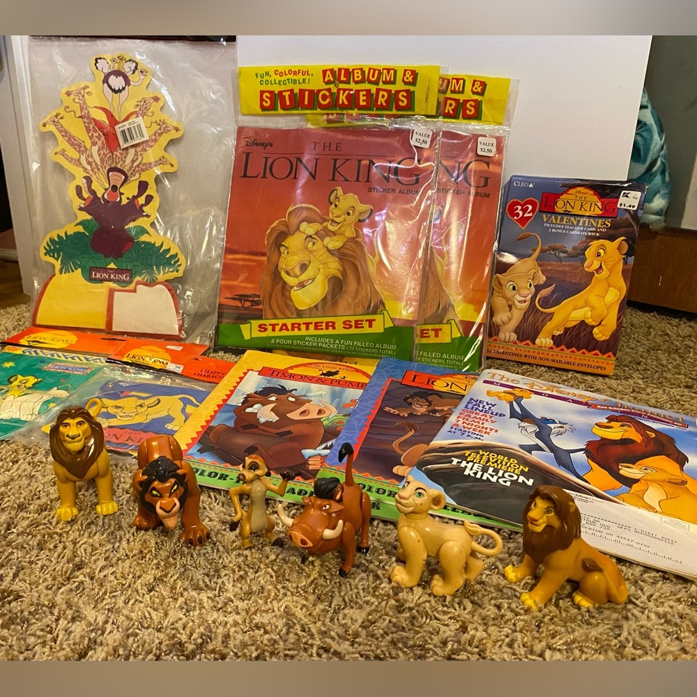 Large lot of vintage Lion King party decorations and miscellaneous items